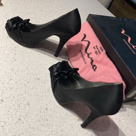 Women’s 4 inch Peep Toe Heel. - Picture 5 of 5